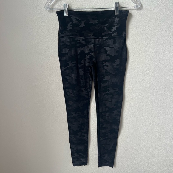 SPANX Black Camp Leggings Size Medium - Picture 2 of 4